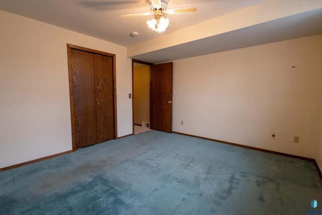 5909 W Chadwick Pl Place, Sioux Falls, SD 57106