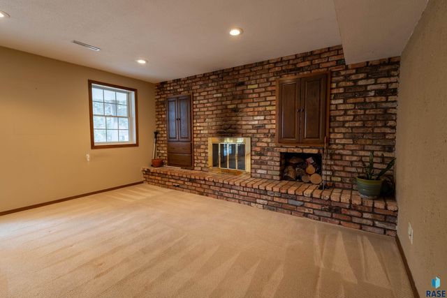 5909 W Chadwick Pl Place, Sioux Falls, SD 57106