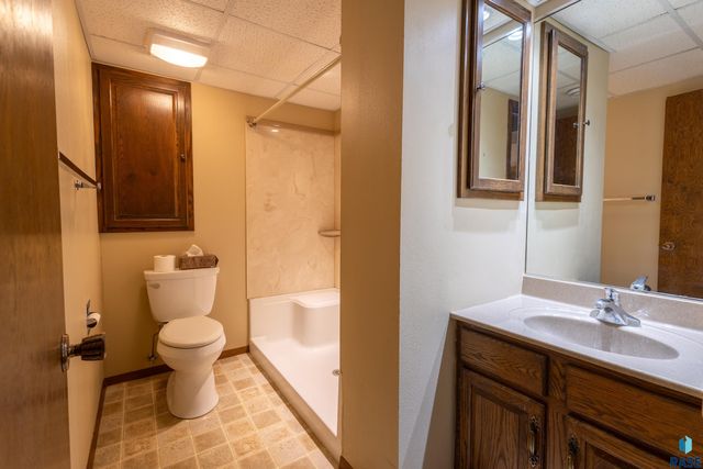 5909 W Chadwick Pl Place, Sioux Falls, SD 57106