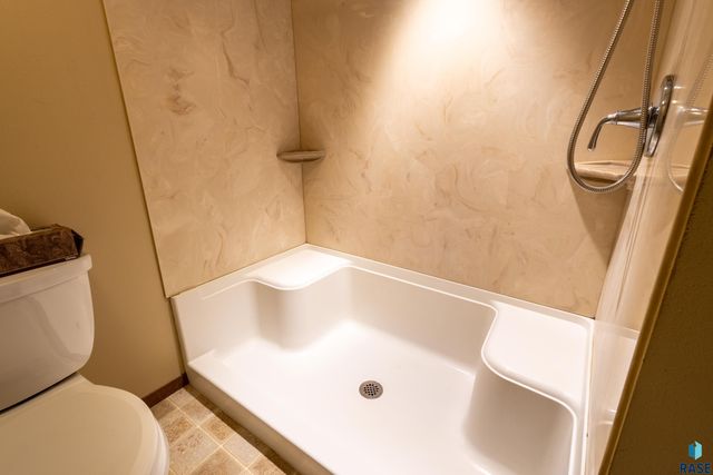 5909 W Chadwick Pl Place, Sioux Falls, SD 57106