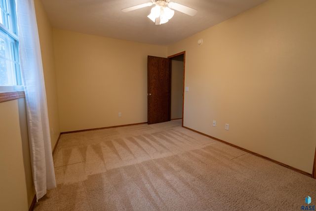 5909 W Chadwick Pl Place, Sioux Falls, SD 57106