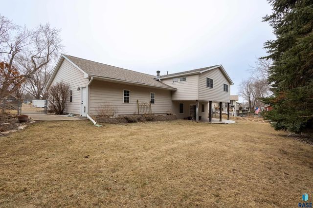 5909 W Chadwick Pl Place, Sioux Falls, SD 57106