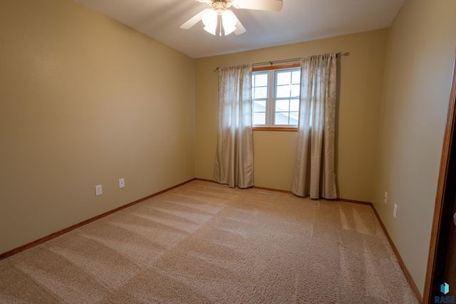 5909 W Chadwick Pl Place, Sioux Falls, SD 57106