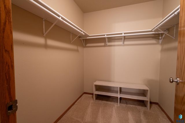 5909 W Chadwick Pl Place, Sioux Falls, SD 57106