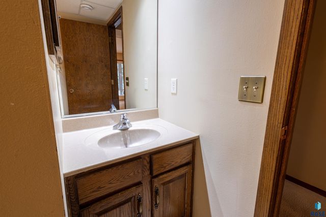 5909 W Chadwick Pl Place, Sioux Falls, SD 57106