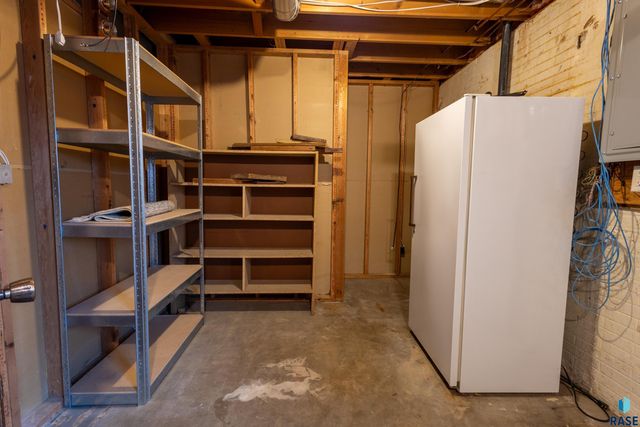 5909 W Chadwick Pl Place, Sioux Falls, SD 57106