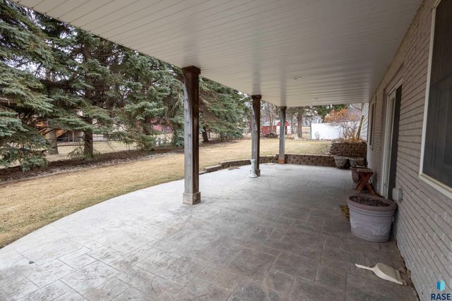 5909 W Chadwick Pl Place, Sioux Falls, SD 57106