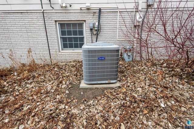 5909 W Chadwick Pl Place, Sioux Falls, SD 57106