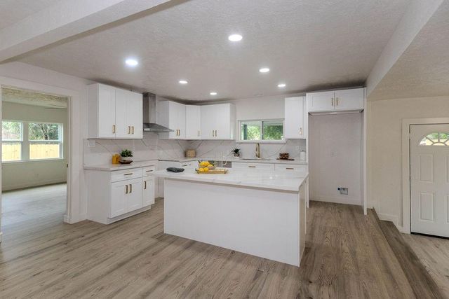 7912 Ford Street, Houston, TX 77012