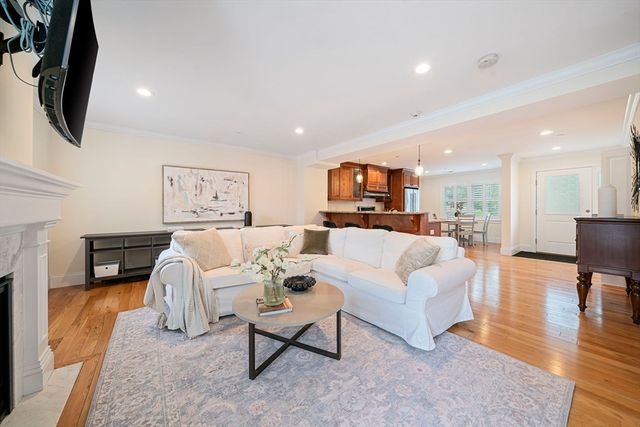 205 Elm St 9, Braintree, MA 02184