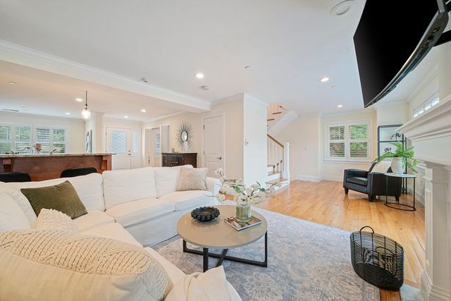 205 Elm St 9, Braintree, MA 02184