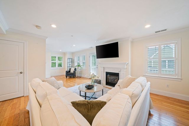 205 Elm St 9, Braintree, MA 02184