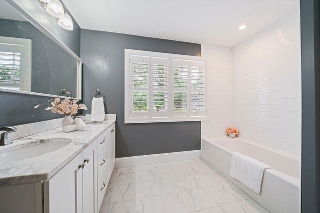 205 Elm St 9, Braintree, MA 02184