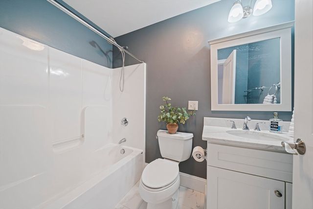 205 Elm St 9, Braintree, MA 02184