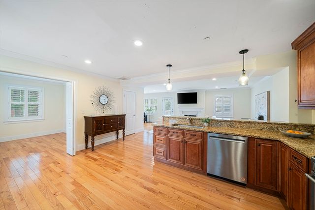 205 Elm St 9, Braintree, MA 02184