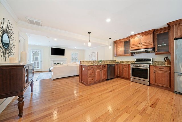 205 Elm St 9, Braintree, MA 02184