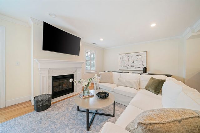 205 Elm St 9, Braintree, MA 02184