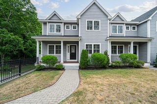 205 Elm St 9, Braintree, MA 02184