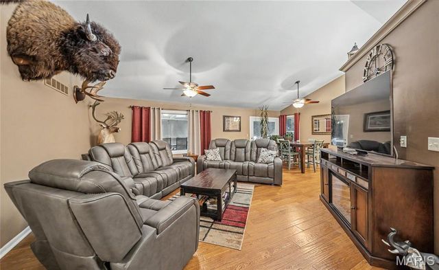 56 W Nottingham Circle, Sullivan, MO 63080
