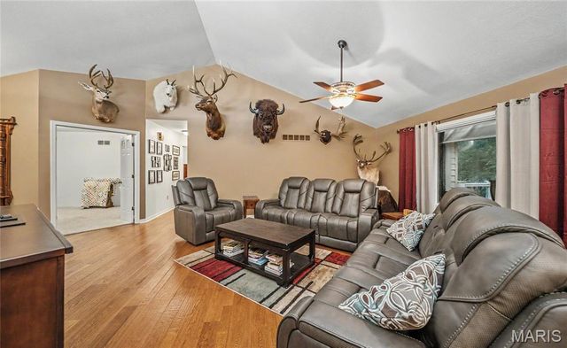 56 W Nottingham Circle, Sullivan, MO 63080