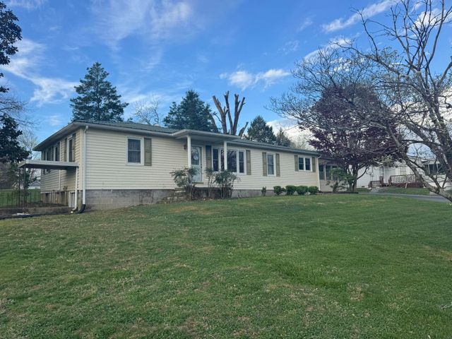 205 Oak Street, Russell Springs, KY 42642