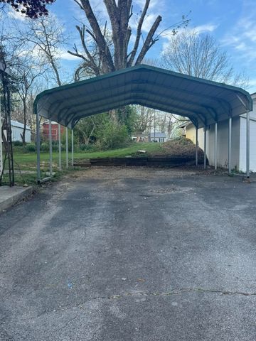 205 Oak Street, Russell Springs, KY 42642