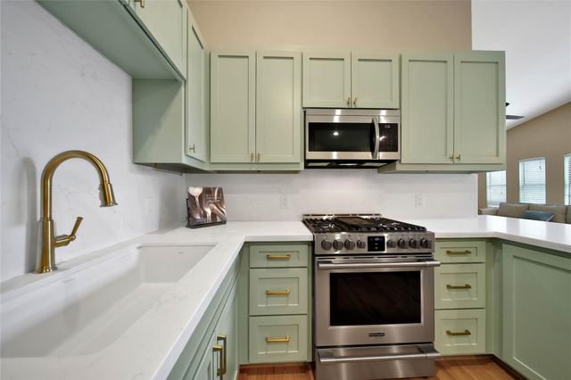 5022 Darling Street, Houston, TX 77007