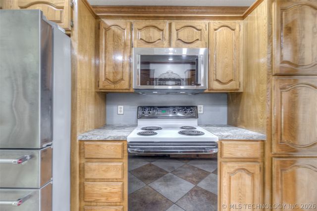 10906 S 84th East Avenue, Tulsa, OK 74133