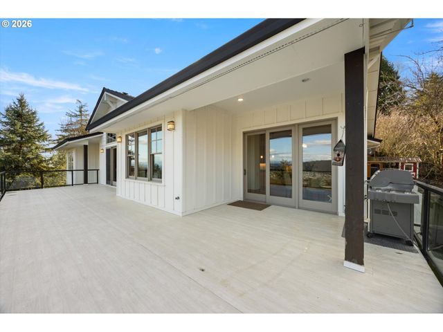 10300 Se SUN BURST Way, Happy Valley, OR 97086