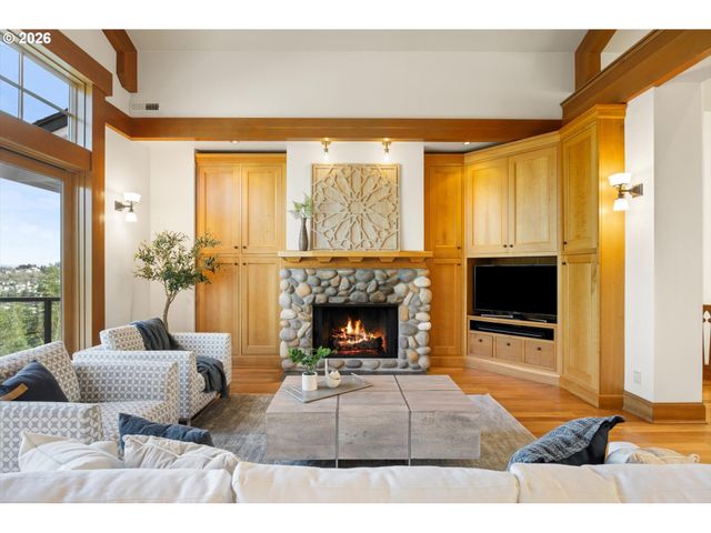 10300 Se SUN BURST Way, Happy Valley, OR 97086