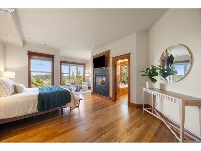 10300 Se SUN BURST Way, Happy Valley, OR 97086