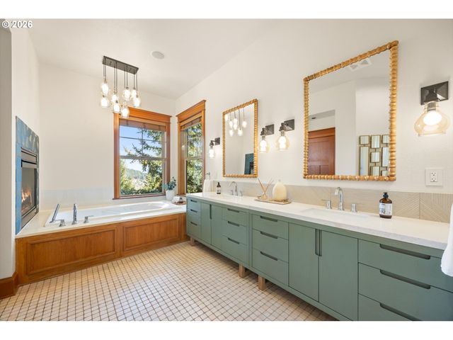 10300 Se SUN BURST Way, Happy Valley, OR 97086