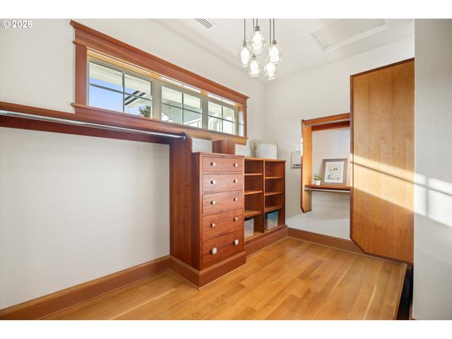 10300 Se SUN BURST Way, Happy Valley, OR 97086