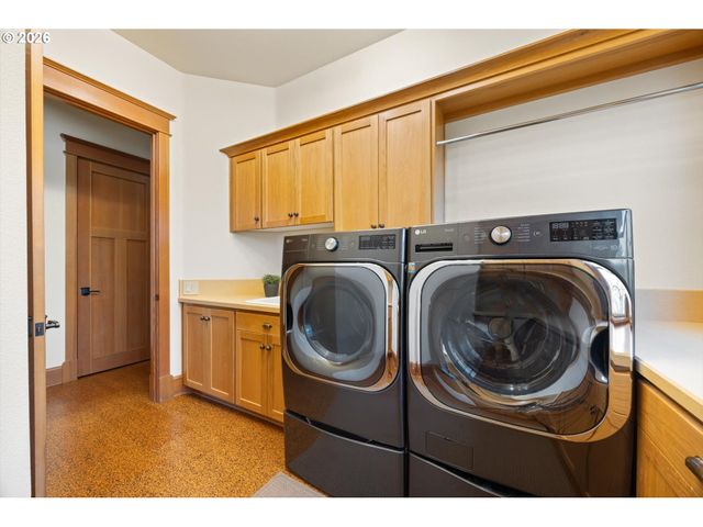 10300 Se SUN BURST Way, Happy Valley, OR 97086