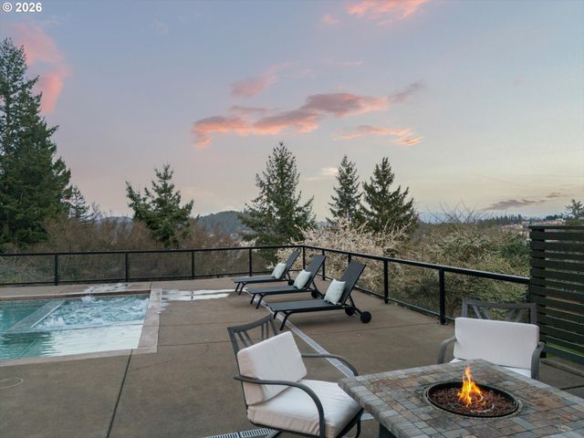 10300 Se SUN BURST Way, Happy Valley, OR 97086