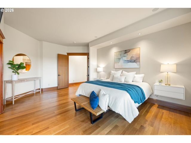 10300 Se SUN BURST Way, Happy Valley, OR 97086