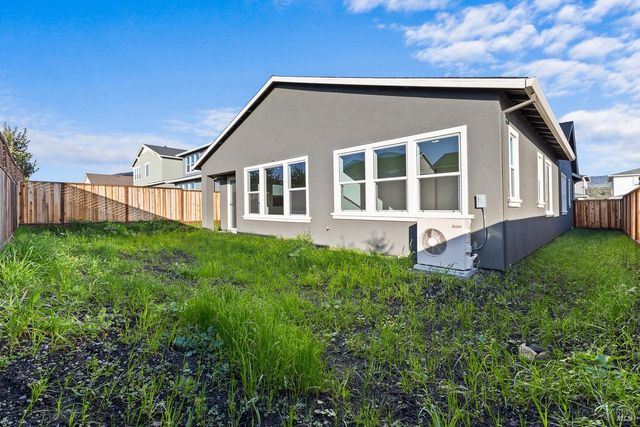 7325 Willowglen Dr, Rohnert Park, CA 94928