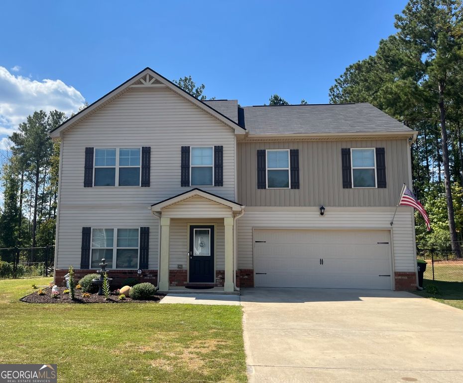 125 S Meadows Ridge Drive, Grantville, GA 30220