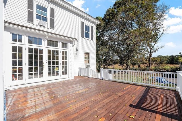 25 Fairhaven Rd, Concord, MA 01742