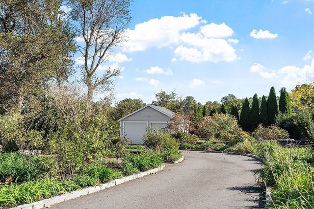 25 Fairhaven Rd, Concord, MA 01742