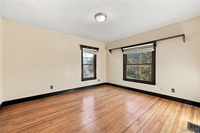5482 Broadway Street, Lancaster, NY 14086
