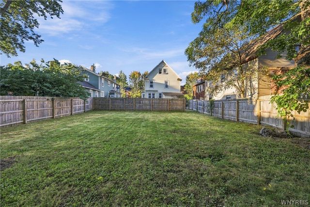 5482 Broadway Street, Lancaster, NY 14086