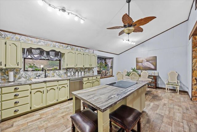 6523 Robar Tesora Street, Navarre, FL 32566