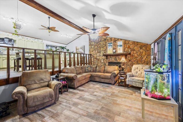 6523 Robar Tesora Street, Navarre, FL 32566