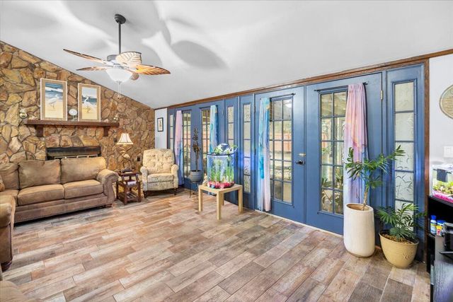 6523 Robar Tesora Street, Navarre, FL 32566