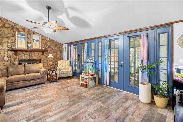 6523 Robar Tesora Street, Navarre, FL 32566