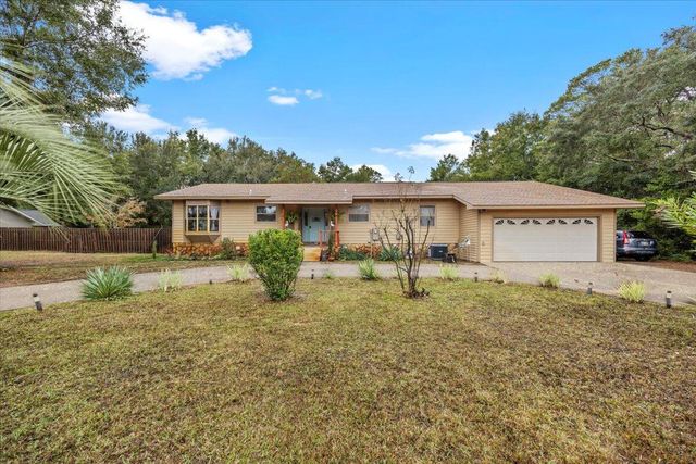 6523 Robar Tesora Street, Navarre, FL 32566