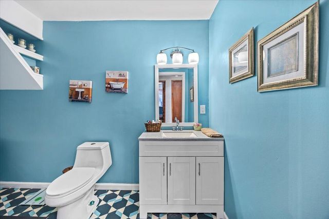 6523 Robar Tesora Street, Navarre, FL 32566