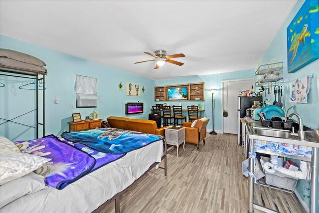 6523 Robar Tesora Street, Navarre, FL 32566