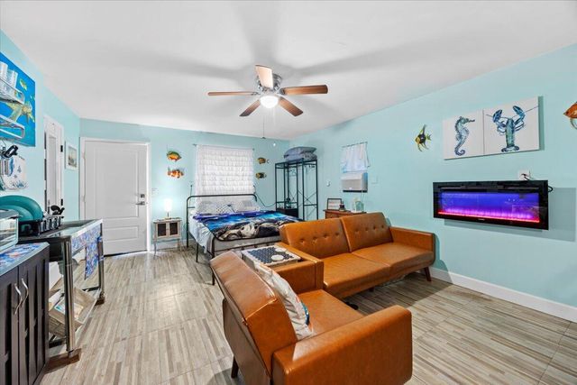 6523 Robar Tesora Street, Navarre, FL 32566